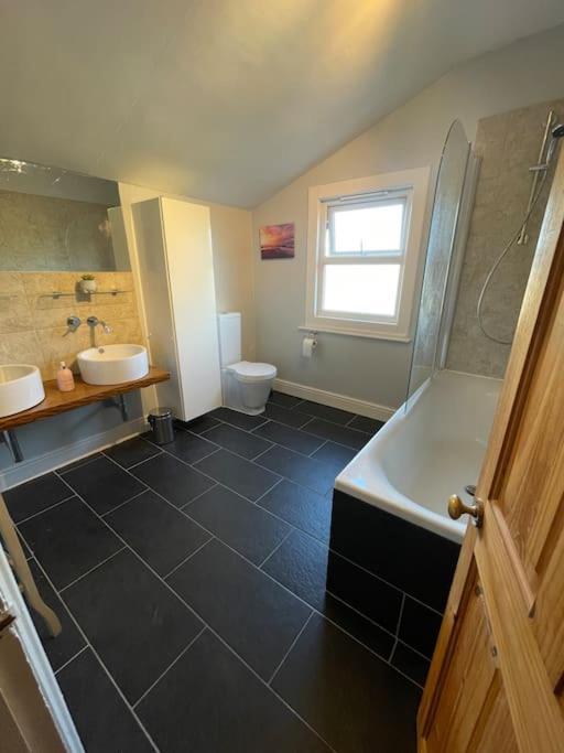 Gloucester Rd 2 Mins Away - Fab, New, Trendy House 브리스틀 외부 사진
